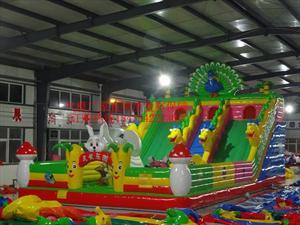 黑龍江充氣城堡質量展示 - 河南藍月月氣模玩具廠家產品展示第一頁